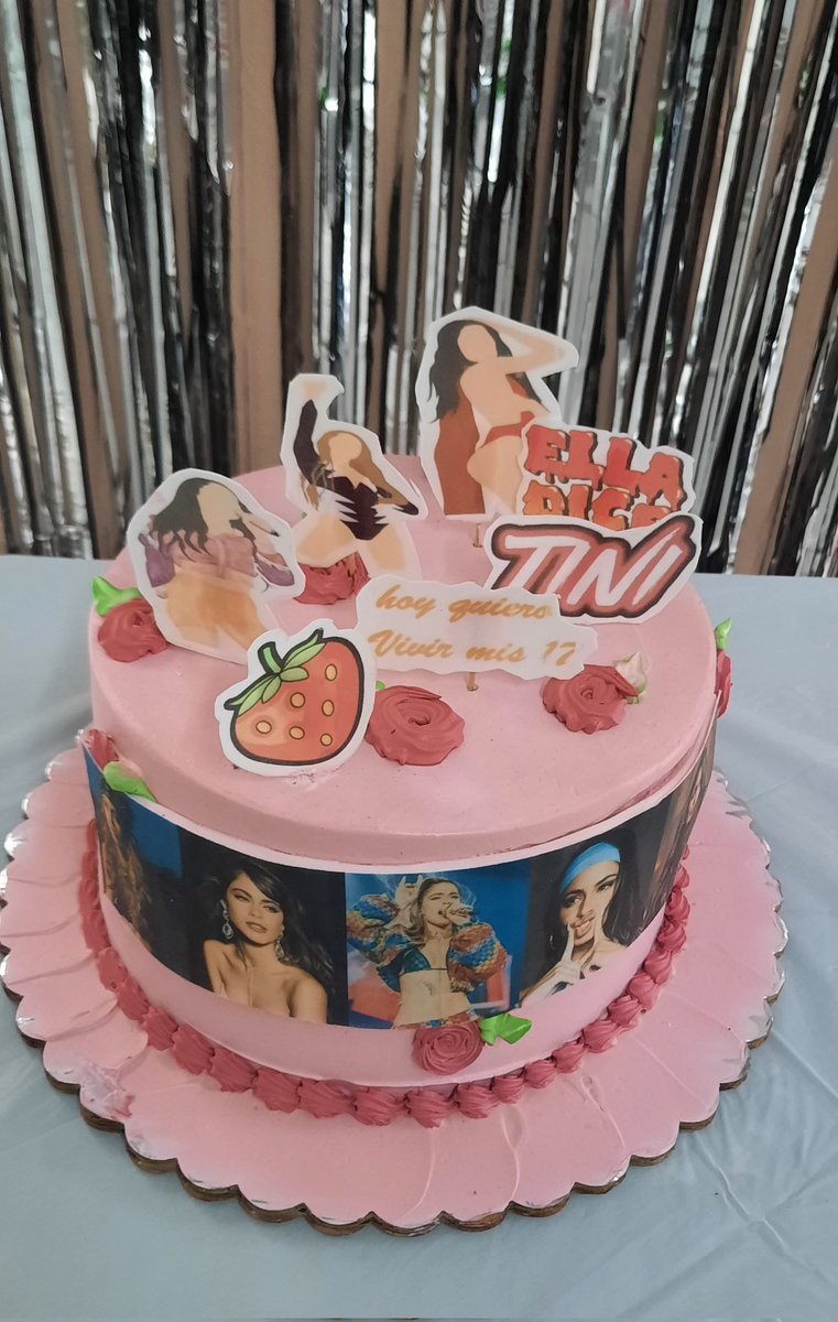 Hoy cumplo 17 años y me hicieron este pastel tan especial 💖🇲🇽 
<a href="/TiniStoessel/">tini</a> ya casi 10 años creciendo a tu lado, me haria muy feliz que lo puedas ver 💖🥺