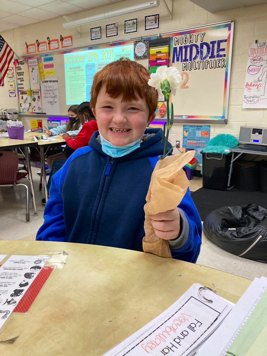 How could I forget to post this face?! He surprised me with a flower to welcome me back this week and to “make my leg better” 🥰 I told him “Who needs a doctor, I think your smiling face just made my leg feel so much better” lol