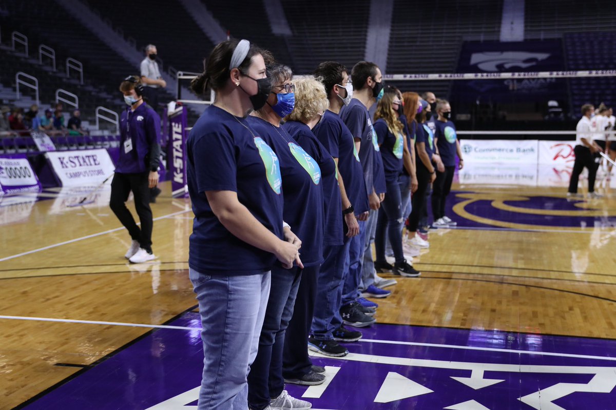 kstatesports's tweet photo. Thank you to Special Olympics of Kansas (@sokansas) for joining us tonight for some 🏐 @KStateVB https://t.co/WNKyJnlOe5