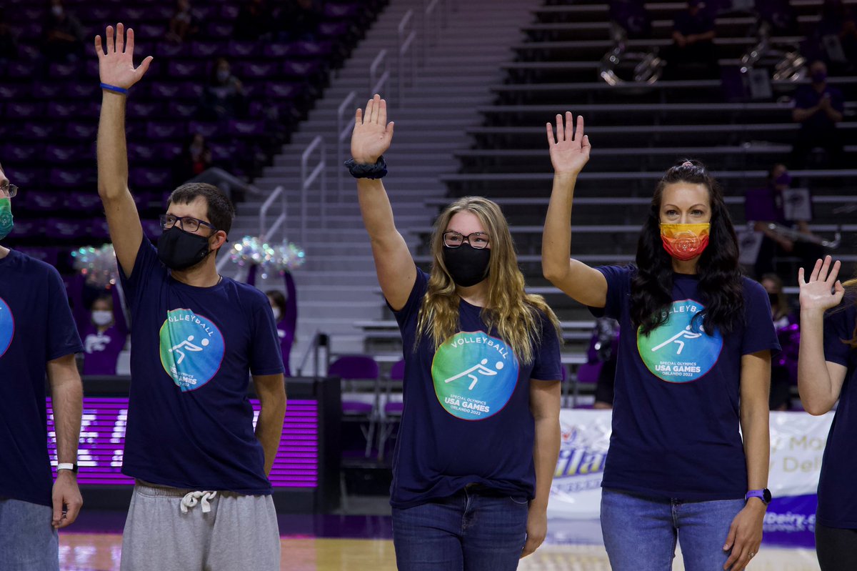 kstatesports's tweet photo. Thank you to Special Olympics of Kansas (@sokansas) for joining us tonight for some 🏐 @KStateVB https://t.co/WNKyJnlOe5