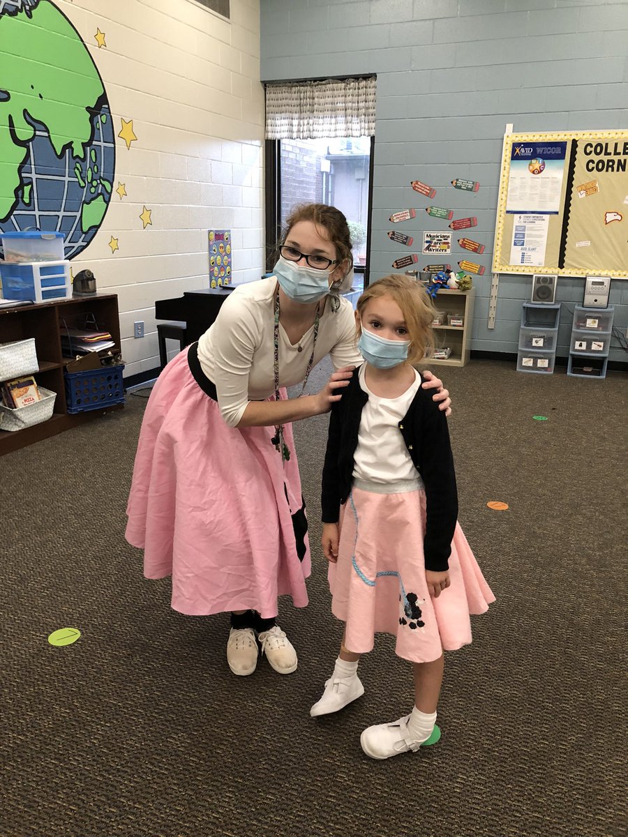The CUTEST mother/daughter 50’s day duo! <a href="/lonniebnelson/">LonnieBNelsonElem</a> <a href="/mrsfryein1st/">Amanda Frye</a> <a href="/ACELBNE/">The Academy for Civic Engagement</a>