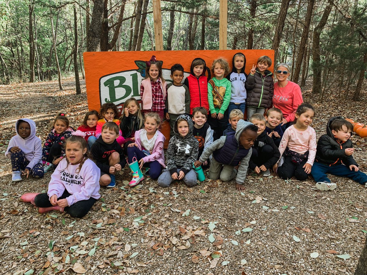 CourtneyHass1's tweet photo. So thankful we are able to walk to Blasé Family Farm from Hartman! A Hartman Kinder tradition for so many years!  @Blasefamilyfarm thank you for such a great day! ❤️
@gheagles https://t.co/X5ixTBYC7q