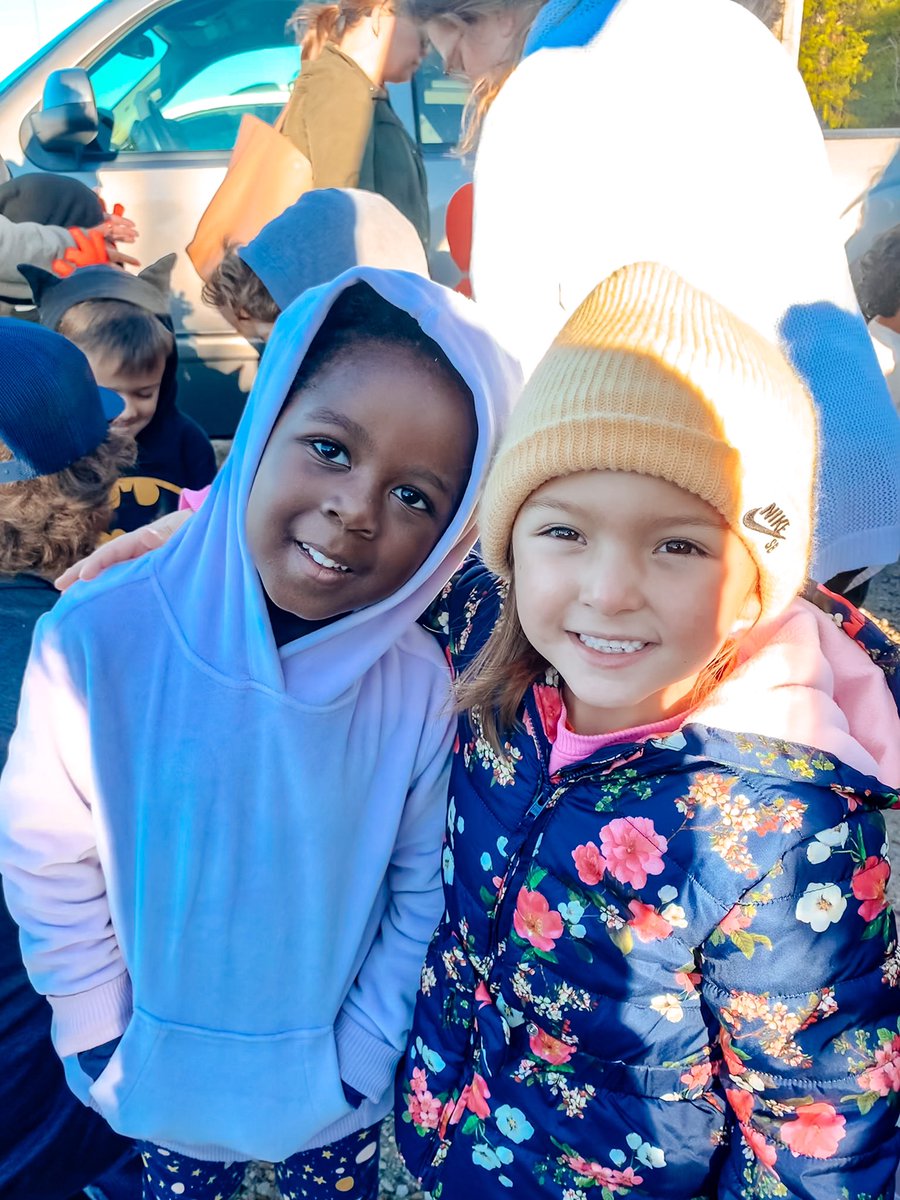 CourtneyHass1's tweet photo. So thankful we are able to walk to Blasé Family Farm from Hartman! A Hartman Kinder tradition for so many years!  @Blasefamilyfarm thank you for such a great day! ❤️
@gheagles https://t.co/X5ixTBYC7q