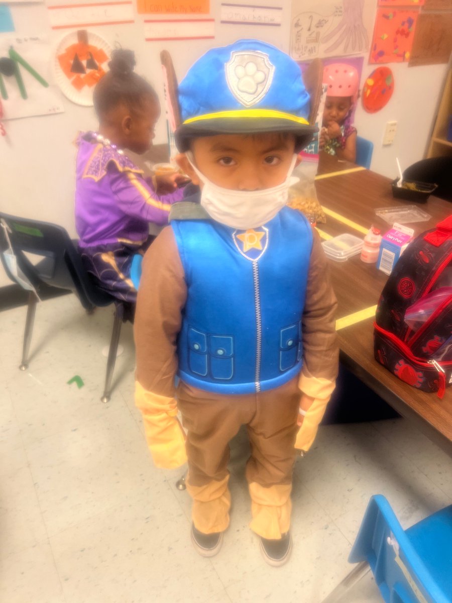 EarlyMcferran's tweet photo. Having a spooky Halloween week @EarlyMcferran @JCPSEARLY https://t.co/KuIEKBPGop