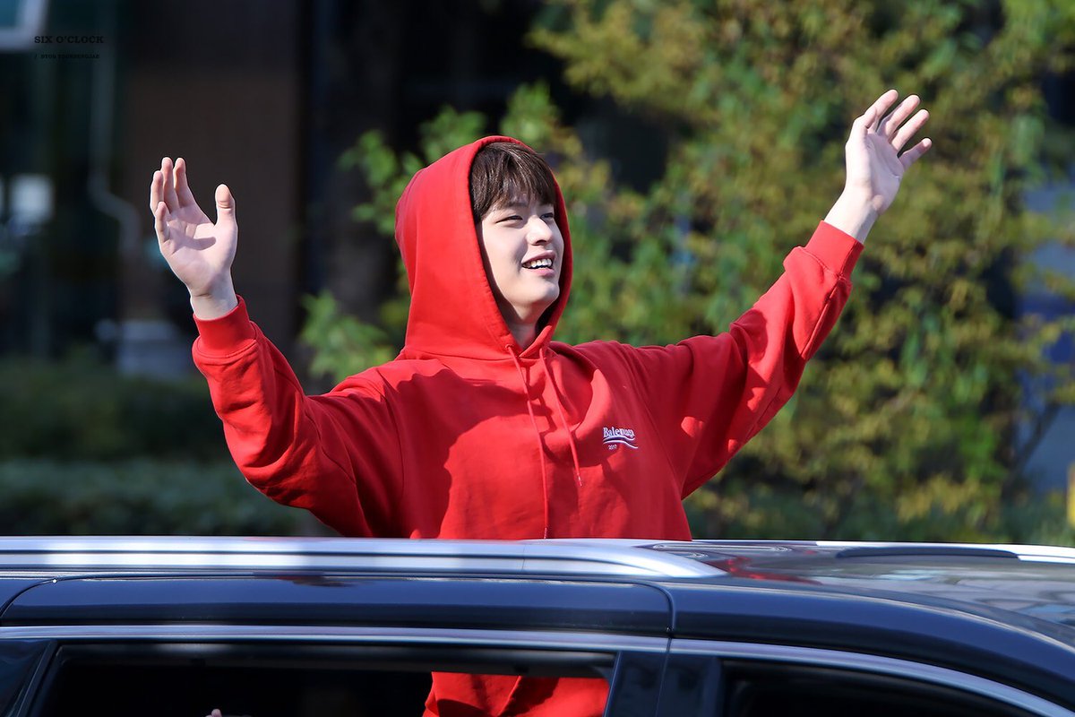 btobms_rie's tweet photo. D-16
171029 人気歌謡
@BTOB_6SJ
#비투비 #BTOB #성재 #sungjae #waitingforbtob #오고멜 #오사멜 #예지앞사 #고거신기 #우리가_함께라면_뭔들_아름답지_않을까 #비투비영원하자 #너없인안된다 https://t.co/3SbtRgbcmo