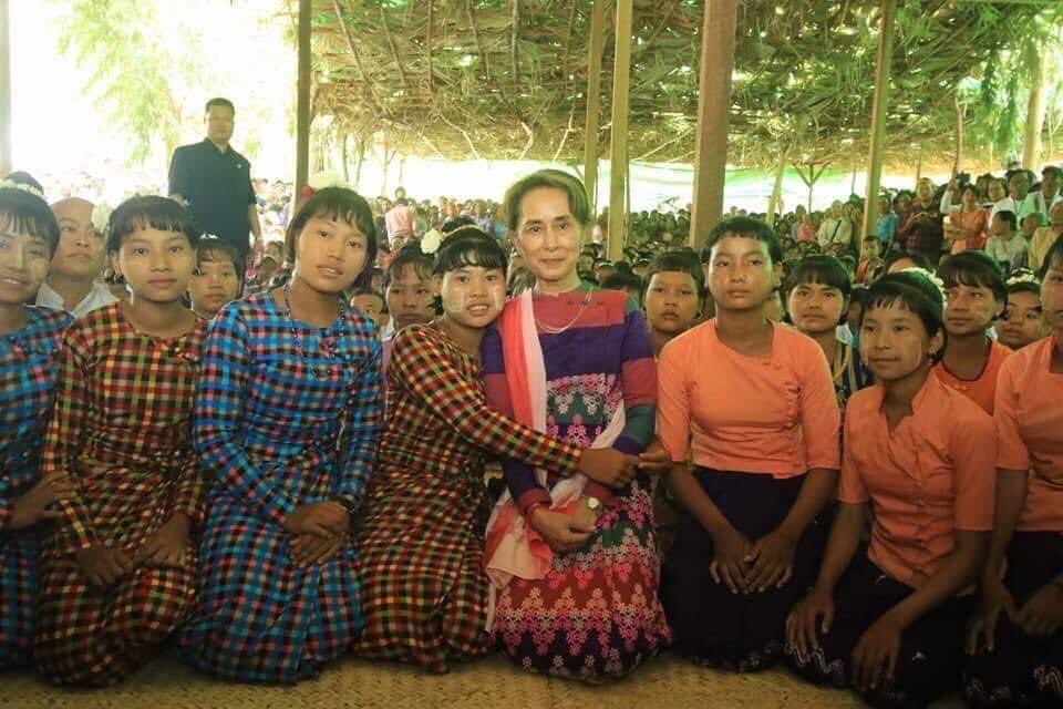 DustinNaing1997's tweet image. #AUNG SAN SUU KYI of BURMA 

She is the one who loves them and whom they love. She is their leader for democracy, human rights and the future.

#Oct29Coup 
#WhatsHappeningInMyanmar
