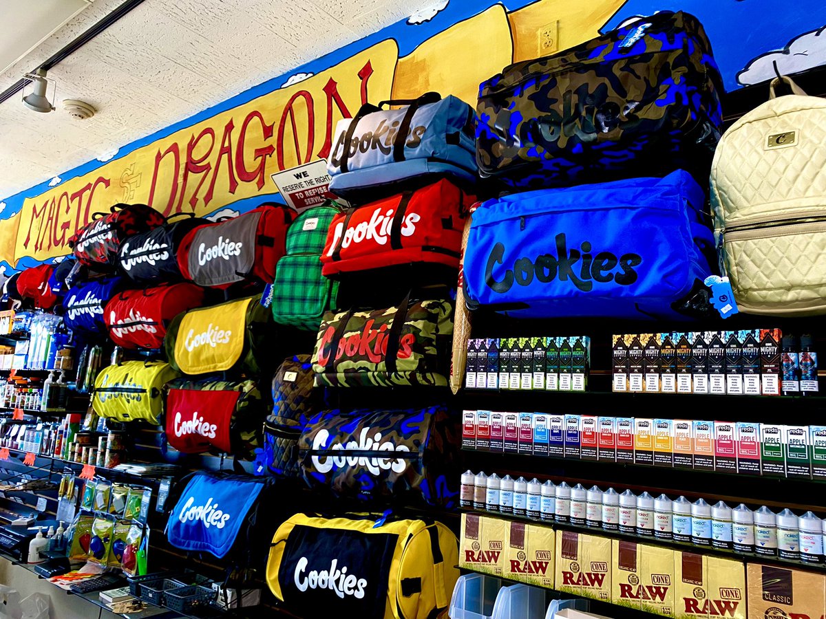 magicdragonsf's tweet photo. Cookies in for the holidays! #magicdragonsf #magicdragonsmokeshop #headshop #smokeshop #vapeshop #sf #sanfrancisco #handpipe #oilrig #vaporbubbler #headyglassforsale #glassforsale #stopdropandglob #heady #functionalglassart #concentrate #cookiessf #cookiessfclothing @cookiessf https://t.co/sNtMTN387S