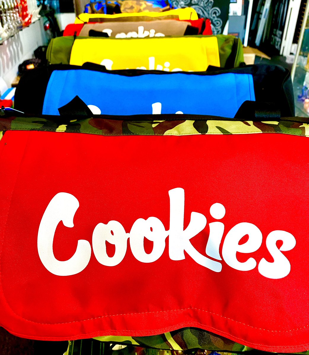 magicdragonsf's tweet photo. Cookies in for the holidays! #magicdragonsf #magicdragonsmokeshop #headshop #smokeshop #vapeshop #sf #sanfrancisco #handpipe #oilrig #vaporbubbler #headyglassforsale #glassforsale #stopdropandglob #heady #functionalglassart #concentrate #cookiessf #cookiessfclothing @cookiessf https://t.co/sNtMTN387S