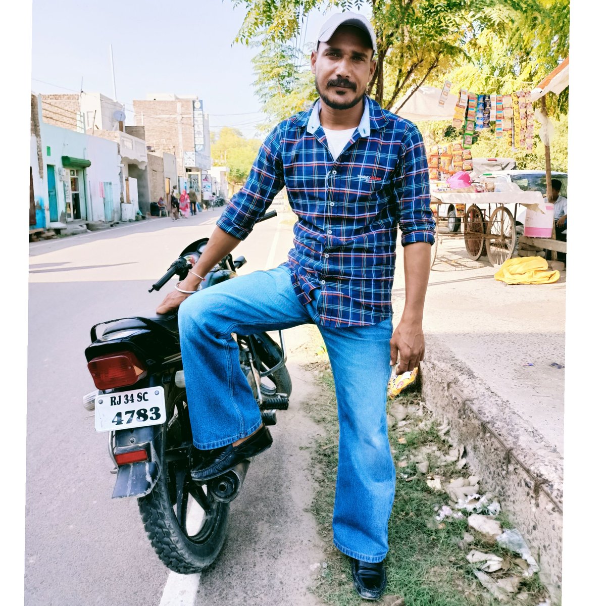 OmmyMeghwal's tweet photo. #NewProfilePic https://t.co/Y6zhMkJFFs