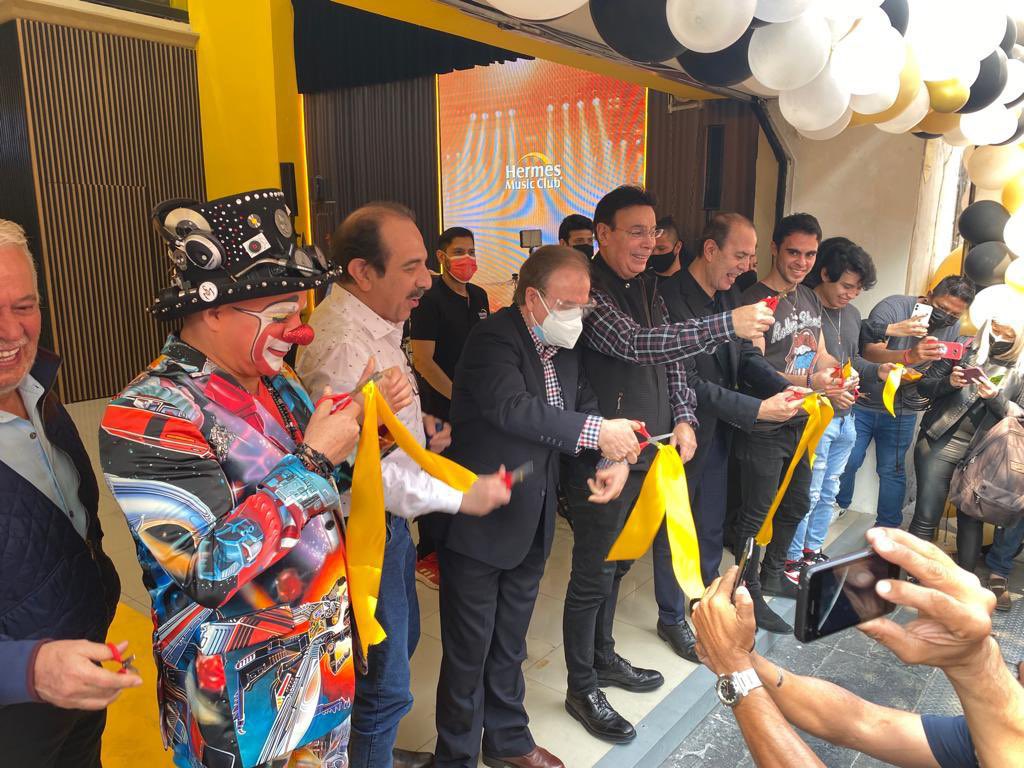 VGG_MX's tweet photo. Como representante de @musicossutm fue un gusto asistir a la inauguración #GranOpening de la tienda de @F_HermesMusic en Bolívar No. 51, colonia Centro, en la #CDMX. https://t.co/k5tgVMSM8I