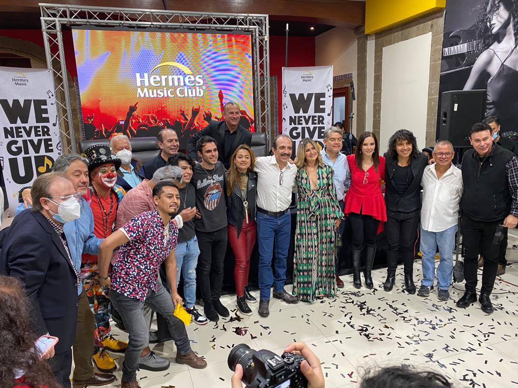 VGG_MX's tweet photo. Como representante de @musicossutm fue un gusto asistir a la inauguración #GranOpening de la tienda de @F_HermesMusic en Bolívar No. 51, colonia Centro, en la #CDMX. https://t.co/k5tgVMSM8I