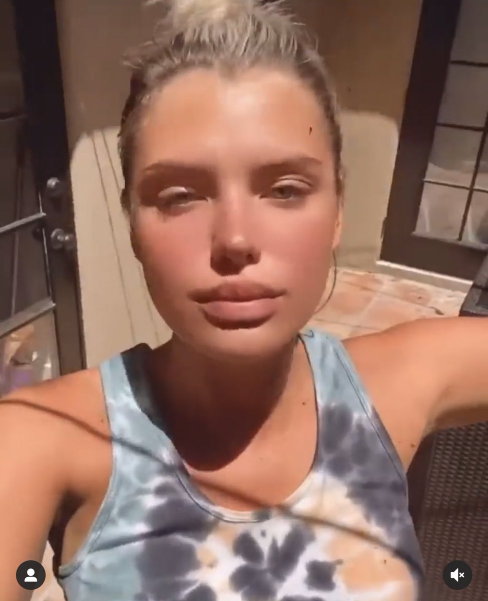CostellWorld's tweet photo. .@AlissaViolet rocking #AkireSport 

💕💕 https://t.co/BIznraLOMr