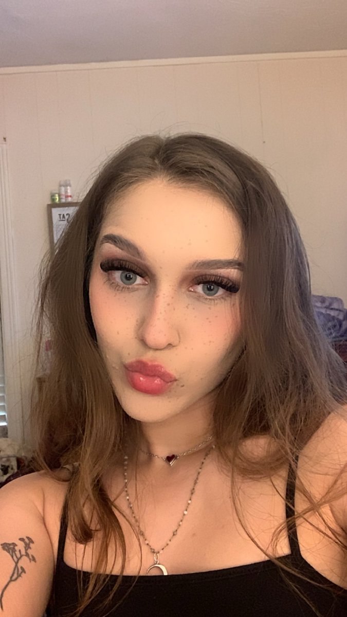 meganashley222's tweet photo. felt pretty 2day 🙂 https://t.co/3iagiELhoG