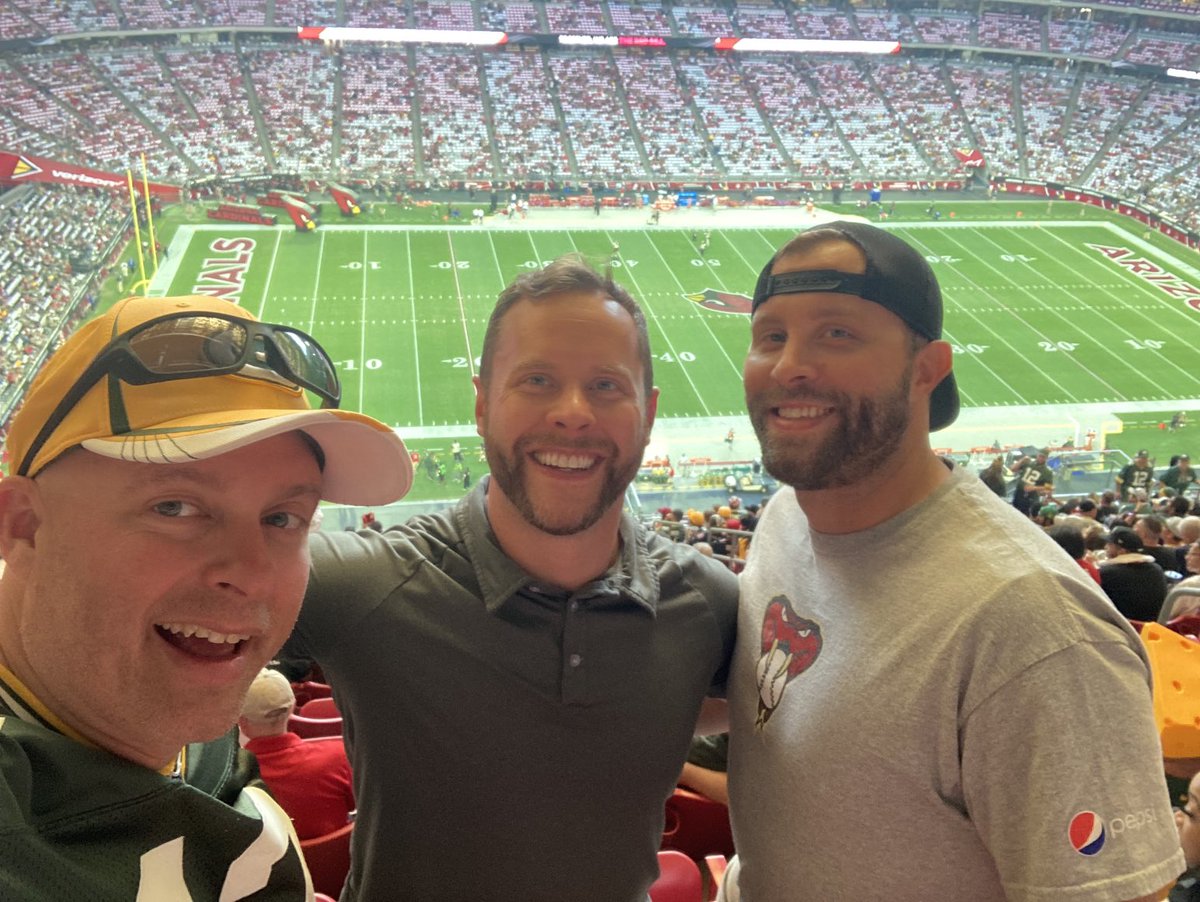 RevShevWLC's tweet photo. State Farm Stadium is solid! #roofisopen #asmuchasitcanbe #girlsinluxurybox #Cardsfans60to40 https://t.co/hnlaOLshu8