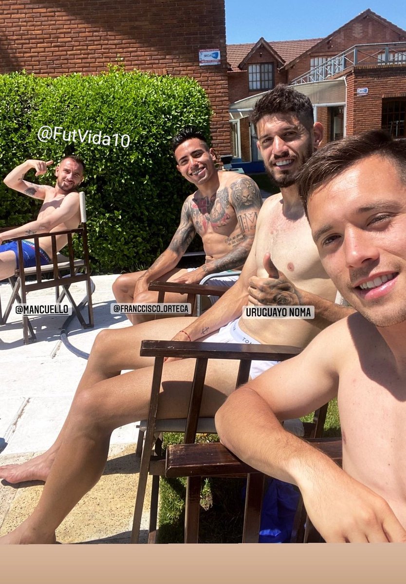 FutVida10's tweet photo. Adoro essas brotheragens, todos pegando sol de cueca. Qual mais gostoso: Mancuello, Francisco Ortega ou Tomás Guidara ??
🇦🇷🇦🇷🇦🇷😍😍😍
#MancuelloFV #FranciscoOrtegaFV #TomásGuidaraFV #Argentina #VélezSarsfield #Brotheragem #Cueca #CuecaAzul #CuecaBranca https://t.co/0T7Jbovuri