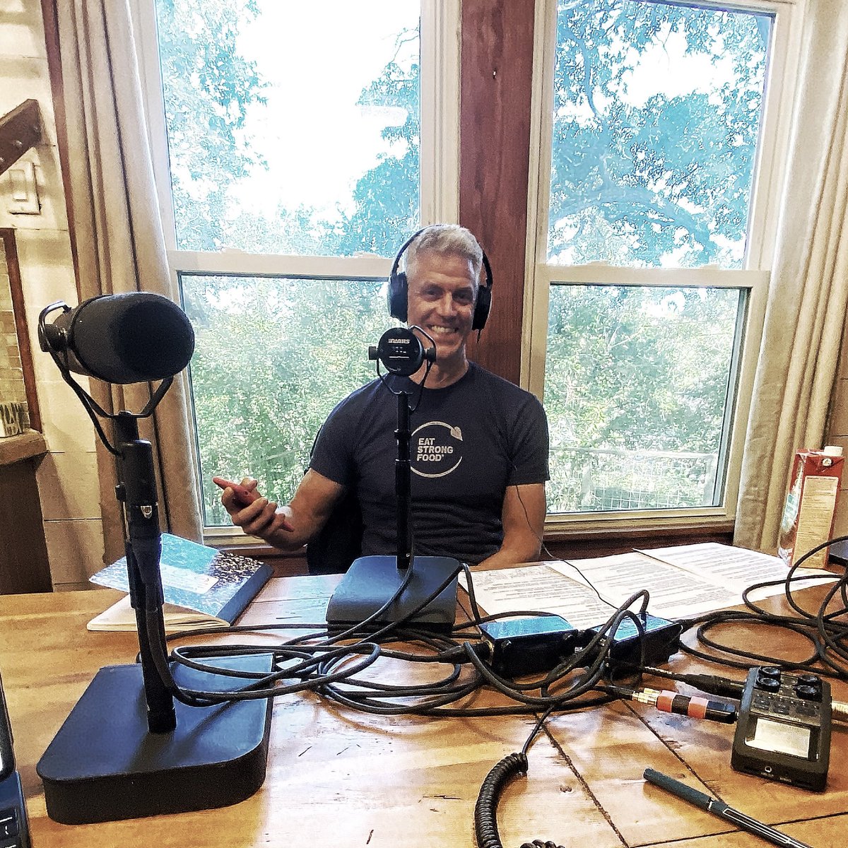 richroll's tweet photo. Podcasting old school style today with the @GoPlantstrong OG legend himself @RipEsselstyn ✌🏼🌱💪🏽 https://t.co/vfiETh32kg
