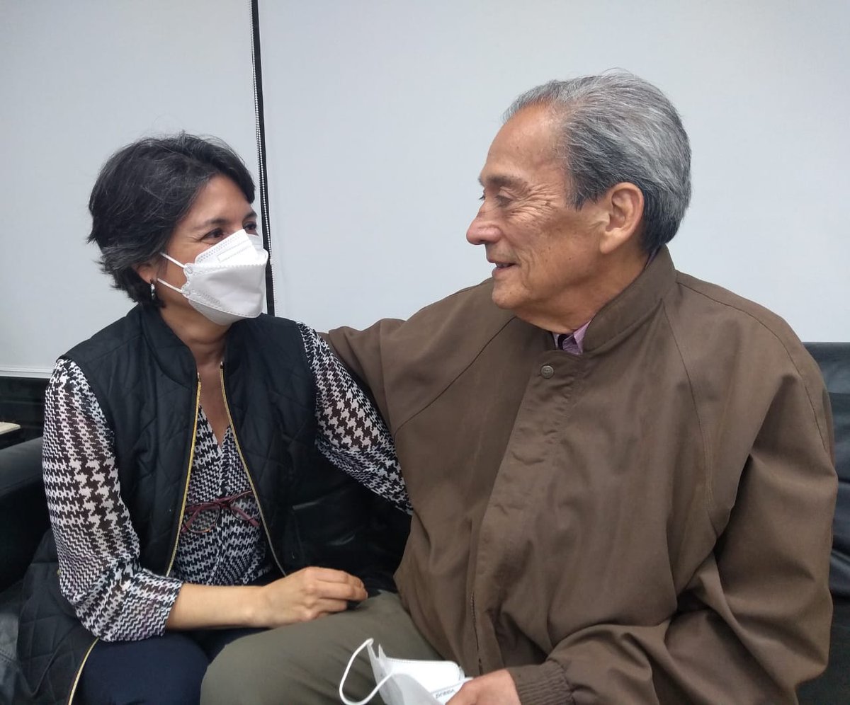 CA_GallardoG's tweet photo. Gracias Ynés, hija mía. Tras mi nombramiento, renunciaste a 30 años de carrera en el sector educación para evitar suspicacias. Ahora, por los cuidados que necesita un hombre de 81 años, cuidas de mi alimentación y alegras mi día. Agradezco a la familia que me apoya en la tarea. https://t.co/YdfdBVUckZ
