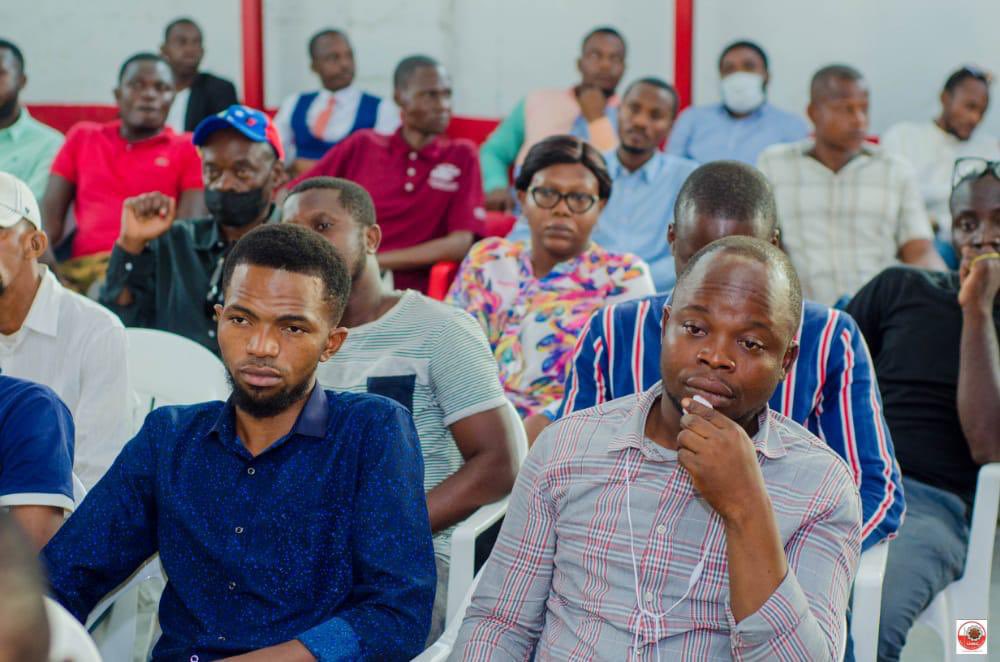 KKamerhe's tweet photo. #Jeudi_Mayangani

S’est tenu ce 28 Oct, l rdv hebdo d la JIK présidé par mwana mboka @JolMongu2 Prés d la JIK

A l’ordre:
- Comm. du Prés.
- Actu Pol.
- Lancement de la campagne

Les vices Près @MambueniNdangi et @MabayaMike n’ont manqué un mot pour les événements de ce week-end https://t.co/RmyhPdj3dL