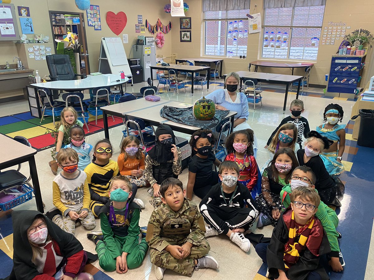 ESPatMCS's tweet photo. Some of the pumpkins and their groups for our Best Pumpkin competition this afternoon for Lights on Afterschool #ESPAfterSchool at Overall Creek @OverallCreek https://t.co/plx9il4LTt