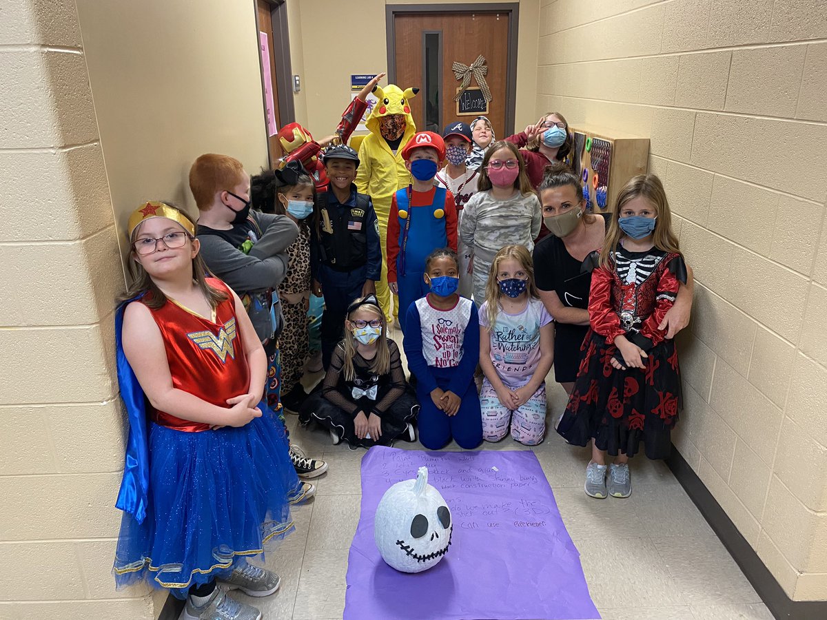 ESPatMCS's tweet photo. Some of the pumpkins and their groups for our Best Pumpkin competition this afternoon for Lights on Afterschool #ESPAfterSchool at Overall Creek @OverallCreek https://t.co/plx9il4LTt