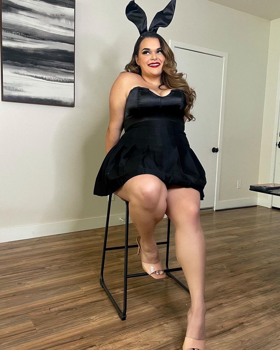 SueltaLaSopaTV's tweet photo. #JenickaLopez súper guapa como conejita mala 🔥👏🙌 https://t.co/LoegKP8yLn