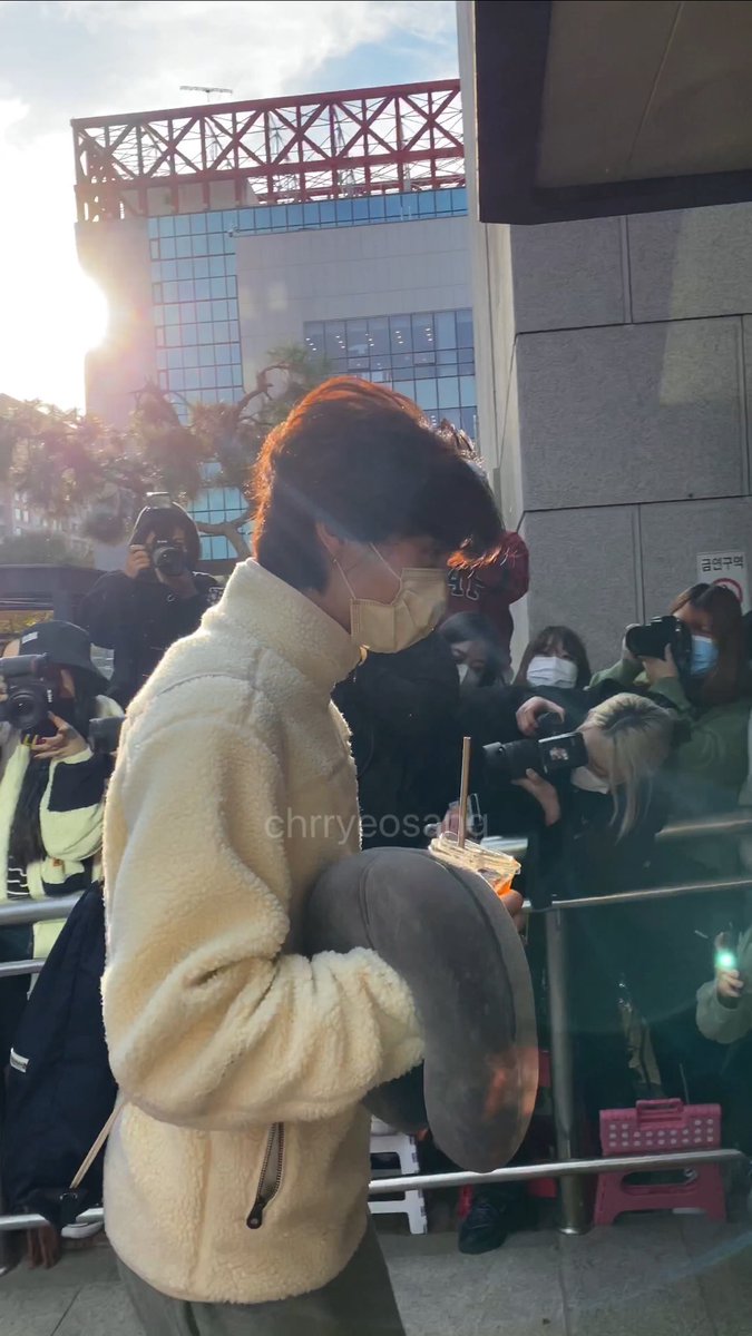 FAN TAKEN PHOTOS! Johnny arriving at Music Bank [211029]

© chrryeosang
#쟈니 #JOHNNY