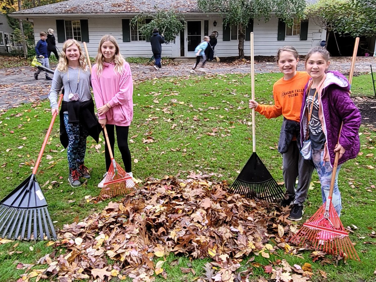 CFIS_Counselor's tweet photo. CFIS PAWS students serving our friends at Hamlet Village!  Such an amazing group of kids!!  🥰
#CFEVS https://t.co/Ym6CMcmfHX