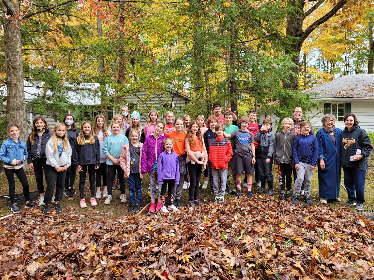 CFIS_Counselor's tweet photo. CFIS PAWS students serving our friends at Hamlet Village!  Such an amazing group of kids!!  🥰
#CFEVS https://t.co/f8LNZyR0Ol