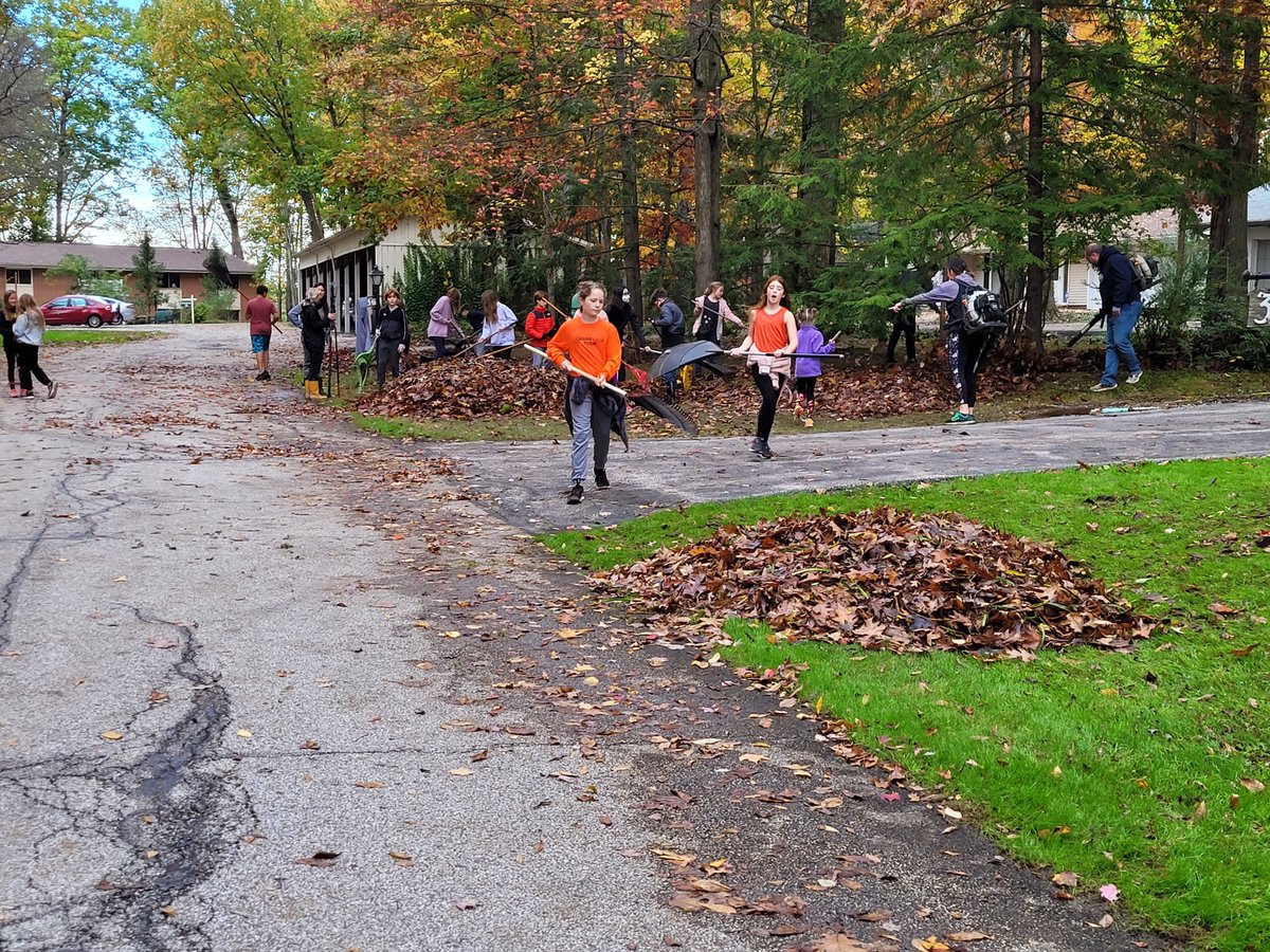 CFIS_Counselor's tweet photo. CFIS PAWS students serving our friends at Hamlet Village!  Such an amazing group of kids!!  🥰
#CFEVS https://t.co/K5L9fUFgFS