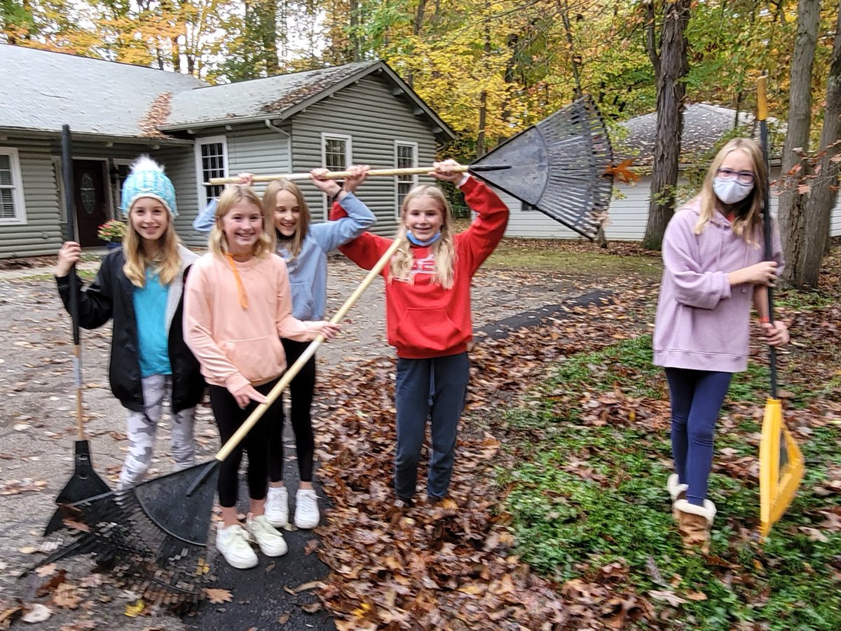 CFIS_Counselor's tweet photo. CFIS PAWS students serving our friends at Hamlet Village!  Such an amazing group of kids!!  🥰
#CFEVS https://t.co/K5L9fUFgFS
