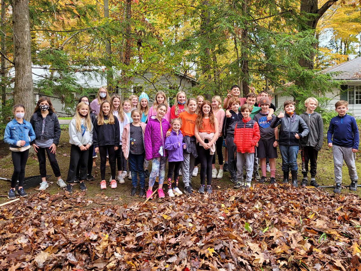 CFIS_Counselor's tweet photo. CFIS PAWS students serving our friends at Hamlet Village!  Such an amazing group of kids!!  🥰
#CFEVS https://t.co/6AlmS7GajE