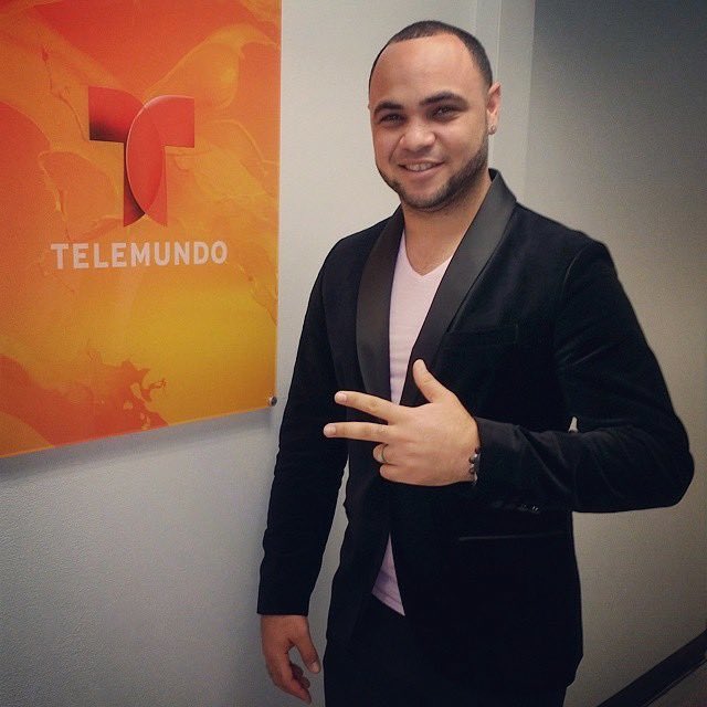 danielsim0's tweet photo. Jueves de recuerdo 😅 #tbt #DanielSimo #telemundo #throwbackthursday https://t.co/oNJSp4NbOW