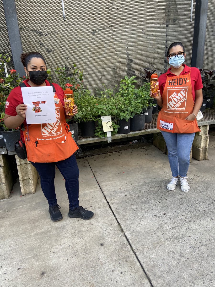 Rosa07069694's tweet photo. Más reconocimiento a Nuestros Cajeros Back-up 💪🏽🧡👍🏽 hoy les tocó el turno a Ellos !!! CAM 6402 !!! https://t.co/gqHs0zm0nt