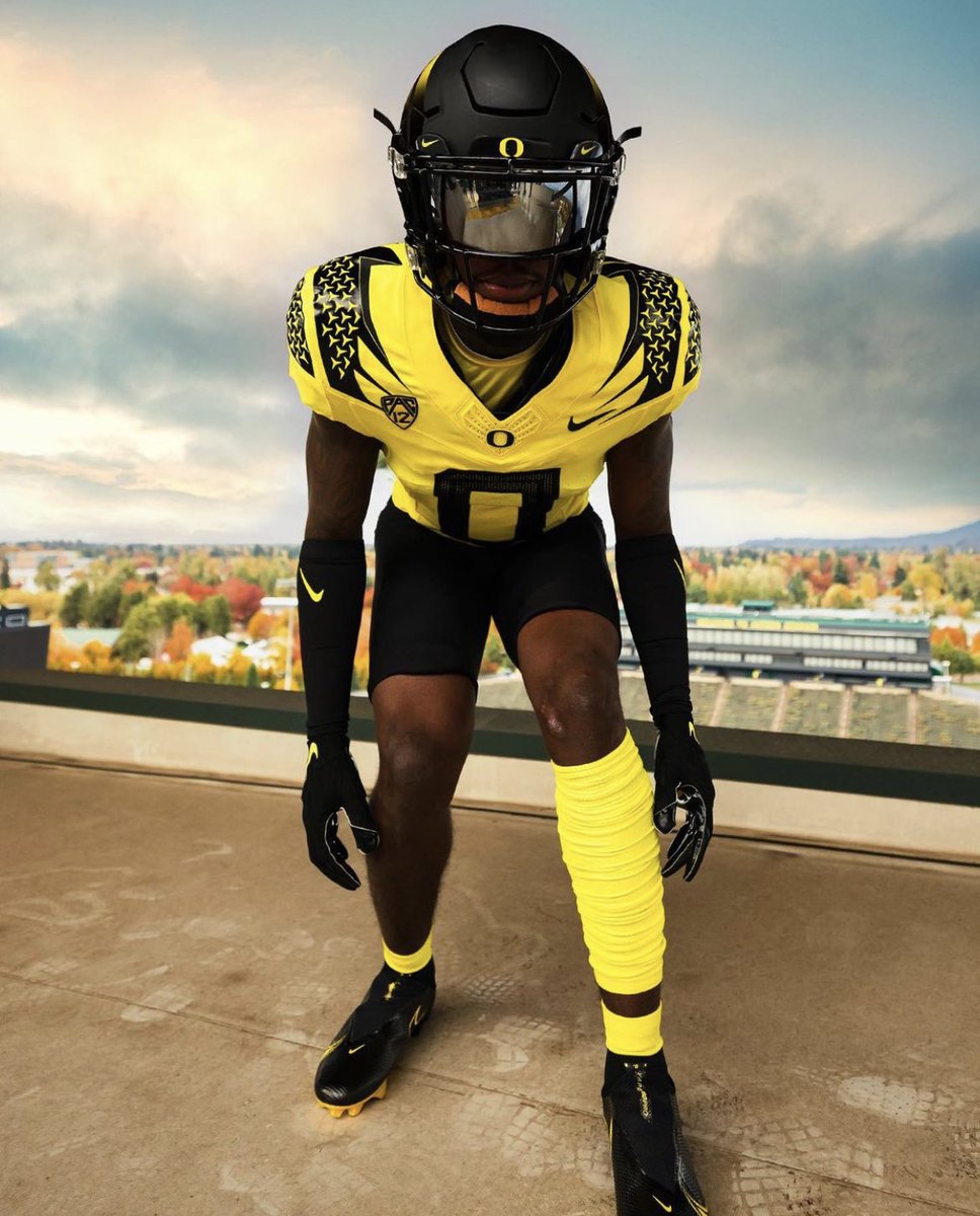UNISWAG's tweet photo. The uni combo for @oregonfootball this week.

#uniswag https://t.co/eoOEIlqtOV