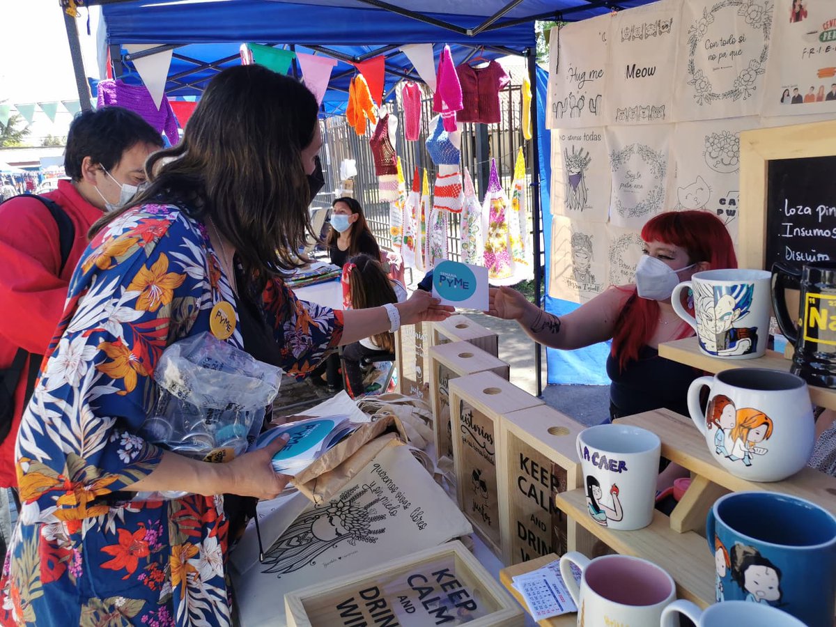 Economia_RM's tweet photo. Porque esta #semanadelapyme no para 💪🏼💥 Seguimos celebrando a nuestros emprendedores, está vez desde una feria en la comuna de #PuenteAlto.
 
¡Muchas felicitaciones a todos y gracias por seguir motivando a más personas a recorrer el camino del emprendimiento! https://t.co/fVdyMEEdjf
