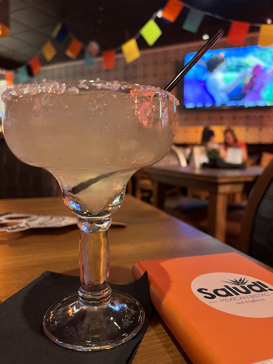 KFidds's tweet photo. Time to support @GoldenRainbowLV at Salud! near my house. Thursday karaoke night w/DJ Rusty & Sally sounds like trouble but I just learned it's actually gonna be a performance from Sal Santiago! Me and Sal go way back. Went to separate schools together!๐
#salud #DiningforLife https://t.co/oNidyU7S3L