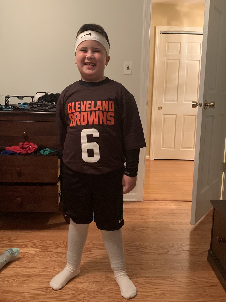 nepolo7's tweet photo. At home with @bakermayfield. No bad jokes this Halloween for Andrew. @angrybrownsfans @dawgpounddaily @SirYacht_ @GoBrowniesLive @YahooSports @GoBrowniesLive #browns #halloween2021 https://t.co/Nd2dki77cO