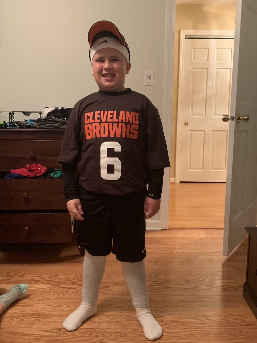nepolo7's tweet photo. At home with @bakermayfield. No bad jokes this Halloween for Andrew. @angrybrownsfans @dawgpounddaily @SirYacht_ @GoBrowniesLive @YahooSports @GoBrowniesLive #browns #halloween2021 https://t.co/Nd2dki77cO