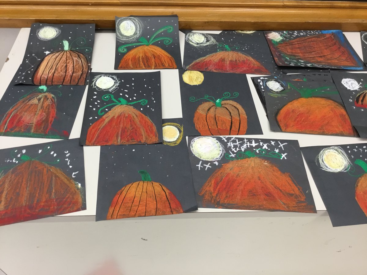 ansonparkps's tweet photo. Pumpkins that are big and pumpkins that are small can be found within the first floor @ansonparkps hall.
@LC3_TDSB 
@tdsb 
🎃 https://t.co/rNtw9FVloE
