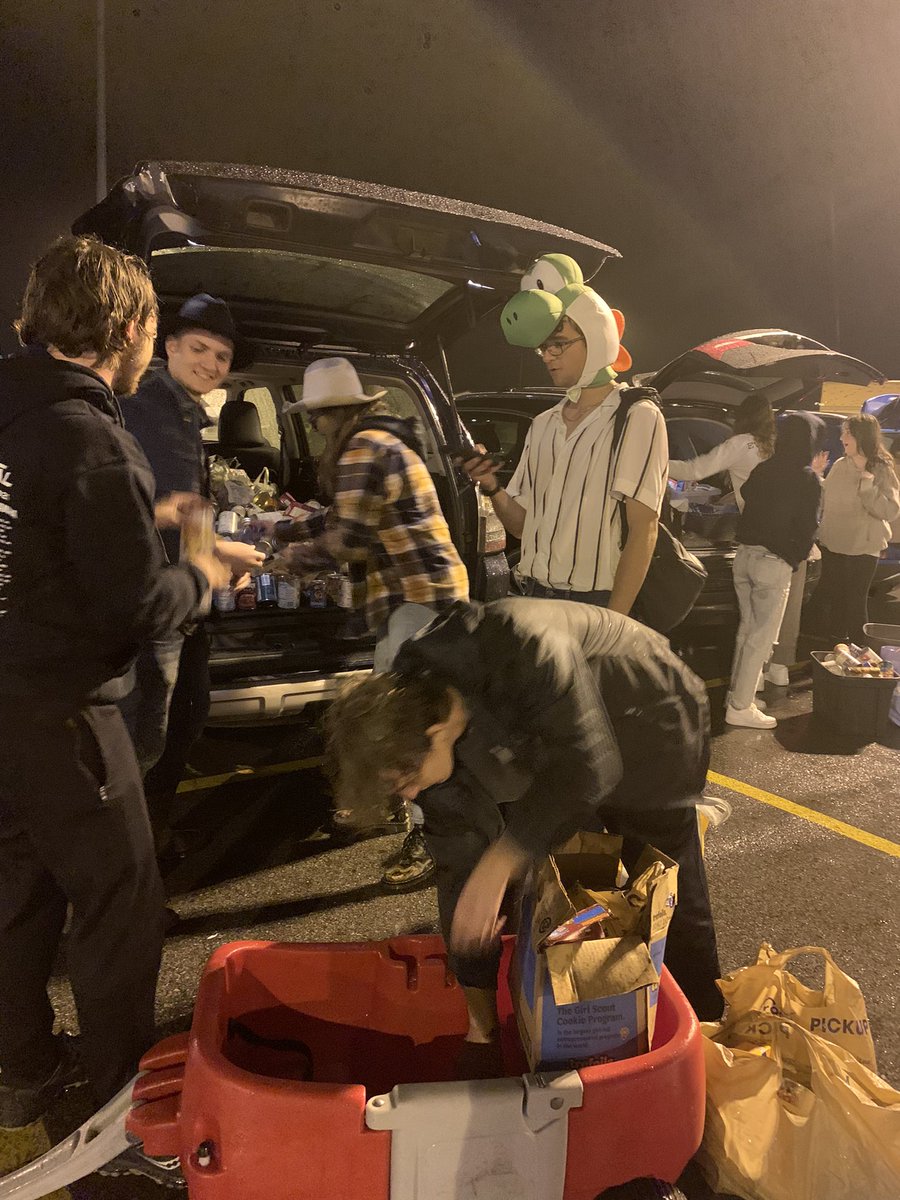 phsnnhs's tweet photo. Class of 2022 NHS has to be close to breaking last years record OF 3002 items.  We still have a school full of food for the food pantry to go! #brknrecords #northpride @mr_ulbrich @PlsdSupt https://t.co/VMwQH8pspc