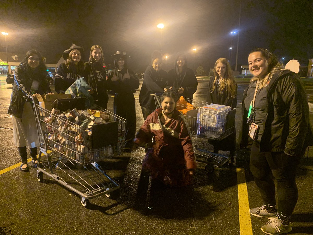 phsnnhs's tweet photo. Class of 2022 NHS has to be close to breaking last years record OF 3002 items.  We still have a school full of food for the food pantry to go! #brknrecords #northpride @mr_ulbrich @PlsdSupt https://t.co/VMwQH8pspc