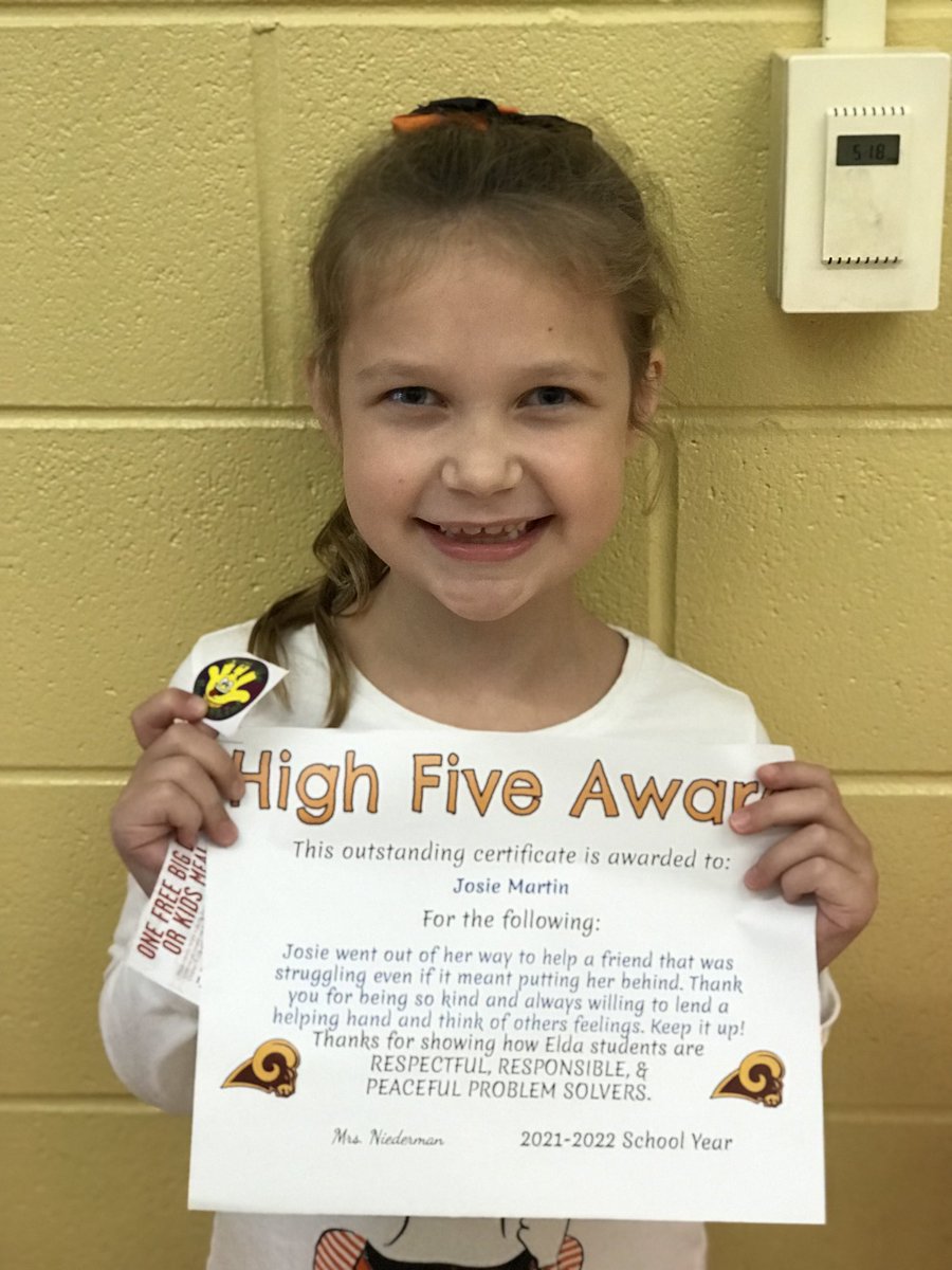 MrsMartinSmiles's tweet photo. #HighFiveAwards #CelebrateStudents 🖐🏼🖐🏼🖐🏼🥳🥳🥳 https://t.co/z8XMwQgBI8