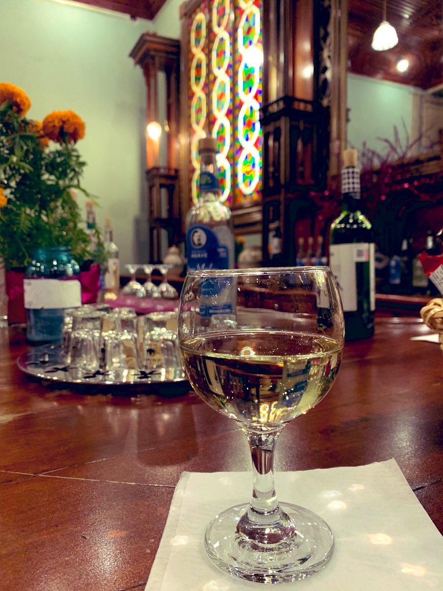 ariadnahgg's tweet photo. Buen lugar para esperar a la compañía 😊
#cervantino
#fic49
#quintetopiazzolla
#TeatroJuarez
#Guanajuato https://t.co/xe710izPZ6