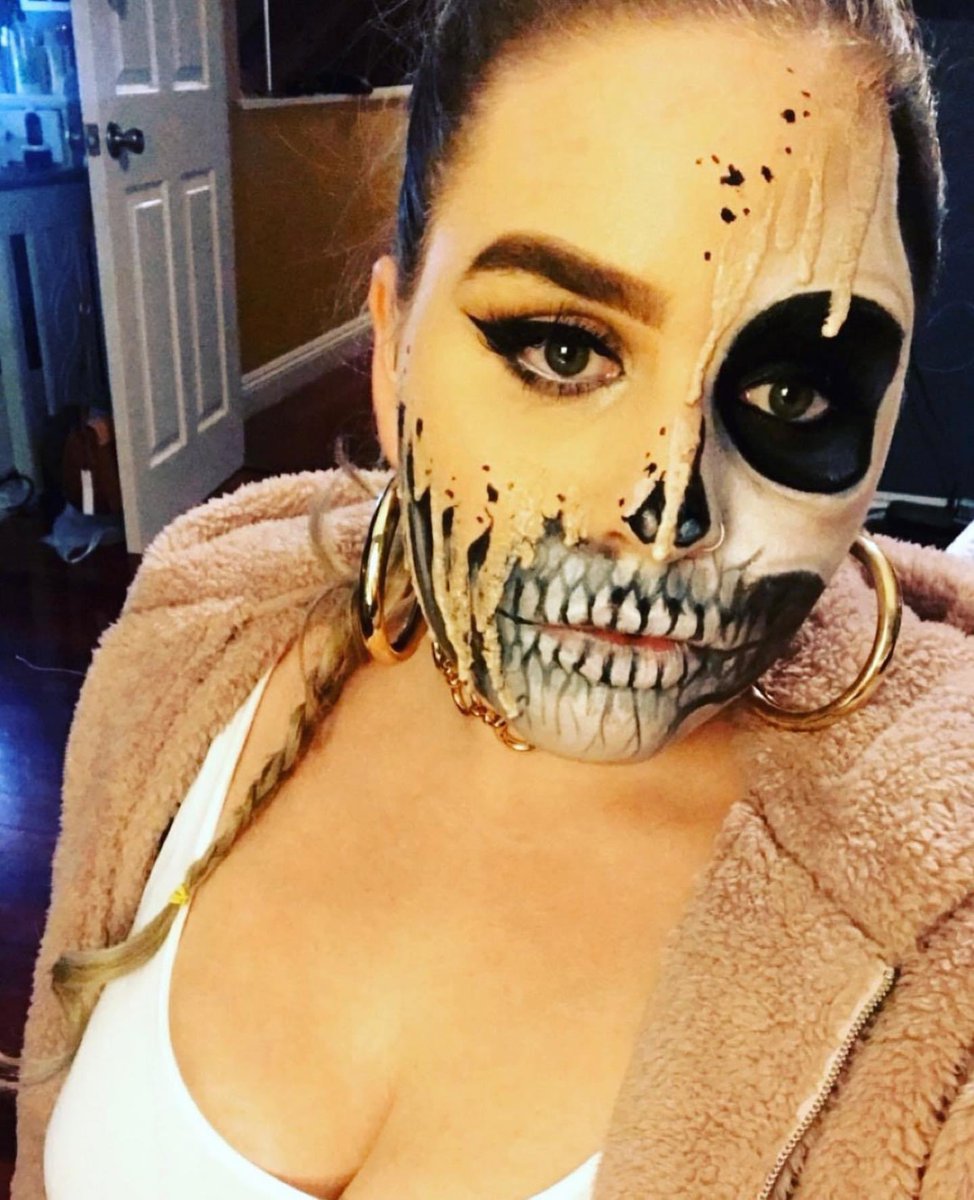 Musicbychel's tweet photo. You might say I like Halloweenβ¦ π #ThrowBackThursday just a few looks I did over the last few years.
FUN FACT! I used to be a makeup artist.
What are you being for Halloween this year? π»π
^
^
#halloweencostume #plussizehalloween #sfx #halloweenmakeup #chel https://t.co/kxwO7FkX0p