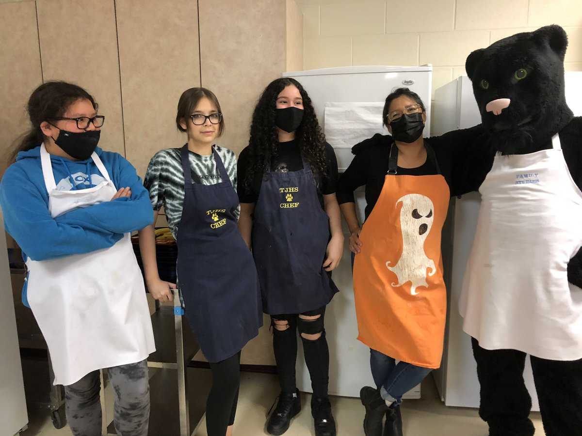 TMS baking up a storm L’nu style! Luskinikn making with volunteer mentors from Millbrook First Nation was a tasty treat for all Panthers to enjoy! Thanks Noreen Sylliboy, Luisa Martin, Sunshine Paul-Martin, Siobhan Brooks, Corrina Milliea <a href="/MillbrookFN/">MillbrookFirstNation</a> <a href="/CCRCE_NS/">CCRCE</a> <a href="/nonaepit1/">corrinamilliea</a>