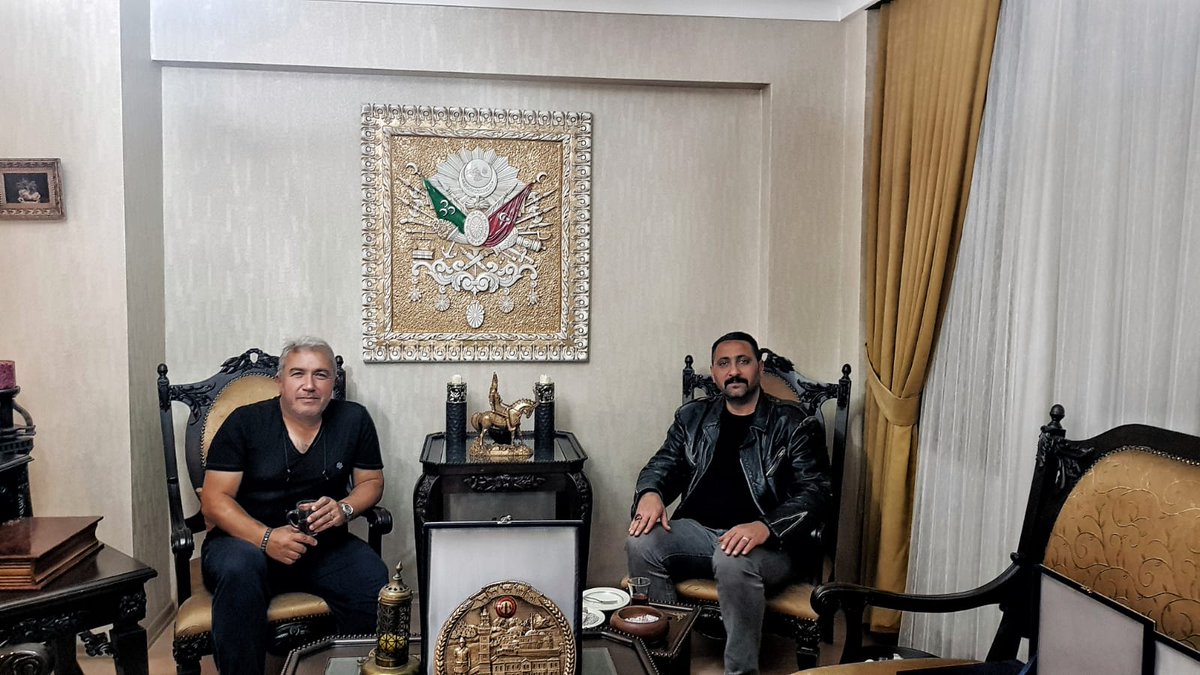 Aydıncık Belediyesi Şirket Müdürü,
Aydıncık Belediyesi Sanat Atölyesi Heykeltraşı Erol Gürgen Abimin Misafiri oldum Konu Yozgat ve Hemşerilerimiz olunca Sohbetimize doyum olmadı 😊 Ev Sahibliği için Hemşerimiz Abimize çok teşekkür ederim işi gücü rast gelsin inşaAllah.
