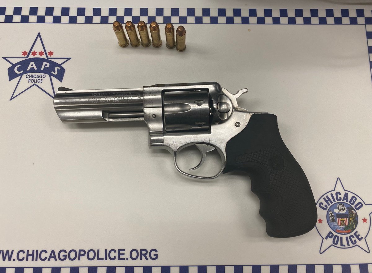 ChicagoCAPS14's tweet photo. While 014th District Tactical Teams were patrolling the Bucktown area officers observed a vehicle disobey a solid red light signal. A traffic stop investigation was conducted in which the officers recovered a loaded revolver. Felony gun charges approved. Keep up the good work! https://t.co/Dgt7NKXq5A
