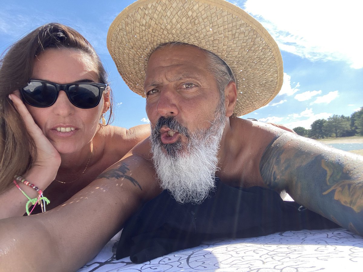 barroco70's tweet photo. #LRKikoIrene  namorados e na Illa de vacacions https://t.co/w1CfYXkGw5