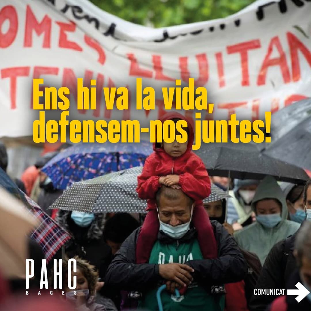 PAHCBages's tweet photo. Avui un home s'ha intentat suïcidar a Manresa, quan s'estava produint el seu desnonament.
Que ningú s'enfronti sol a la maldat d'un sistema que permet això,un sistema que posa a les mercaderies per sobre de les nostres vides. https://t.co/iBvqyIcUfR