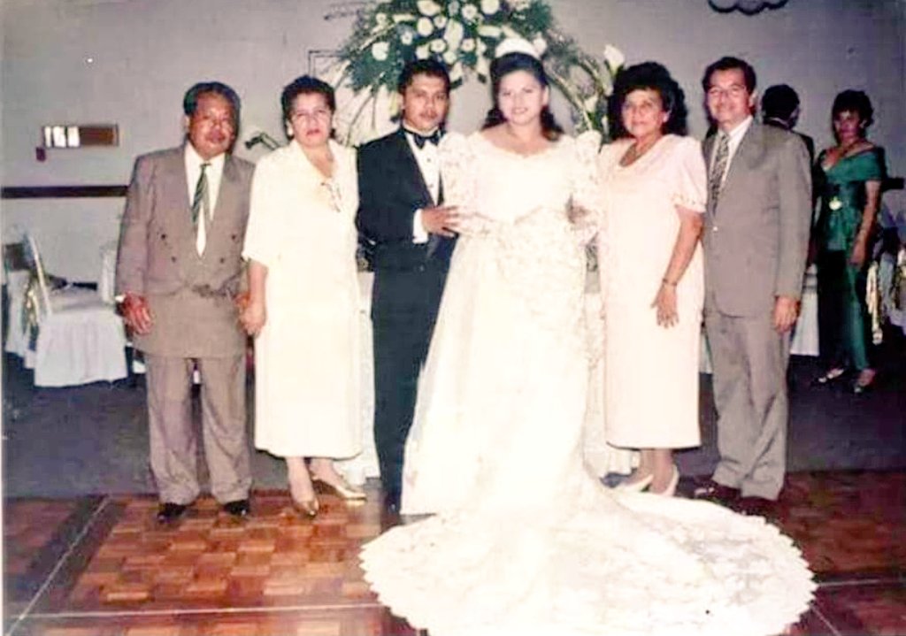 ClaudiaLigonio's tweet photo. @Cjimene  1996- 2021.  ¡Bodas de Plata!   César y Claudia https://t.co/etTWkyJobm